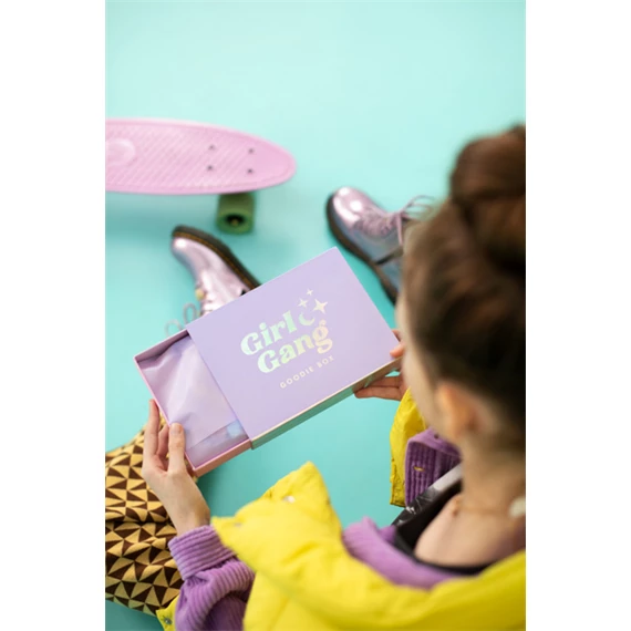 Ajándékdoboz girl gang goodie box, csajos mix, 19x15x4 cm