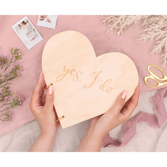 Fa vendégkönyv szív alakú 26,5x25 cm